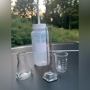 Chemistry Lab Glass (4) Beaker Erlenmeyer Flask Graduated Cylinder & Wash Bottle